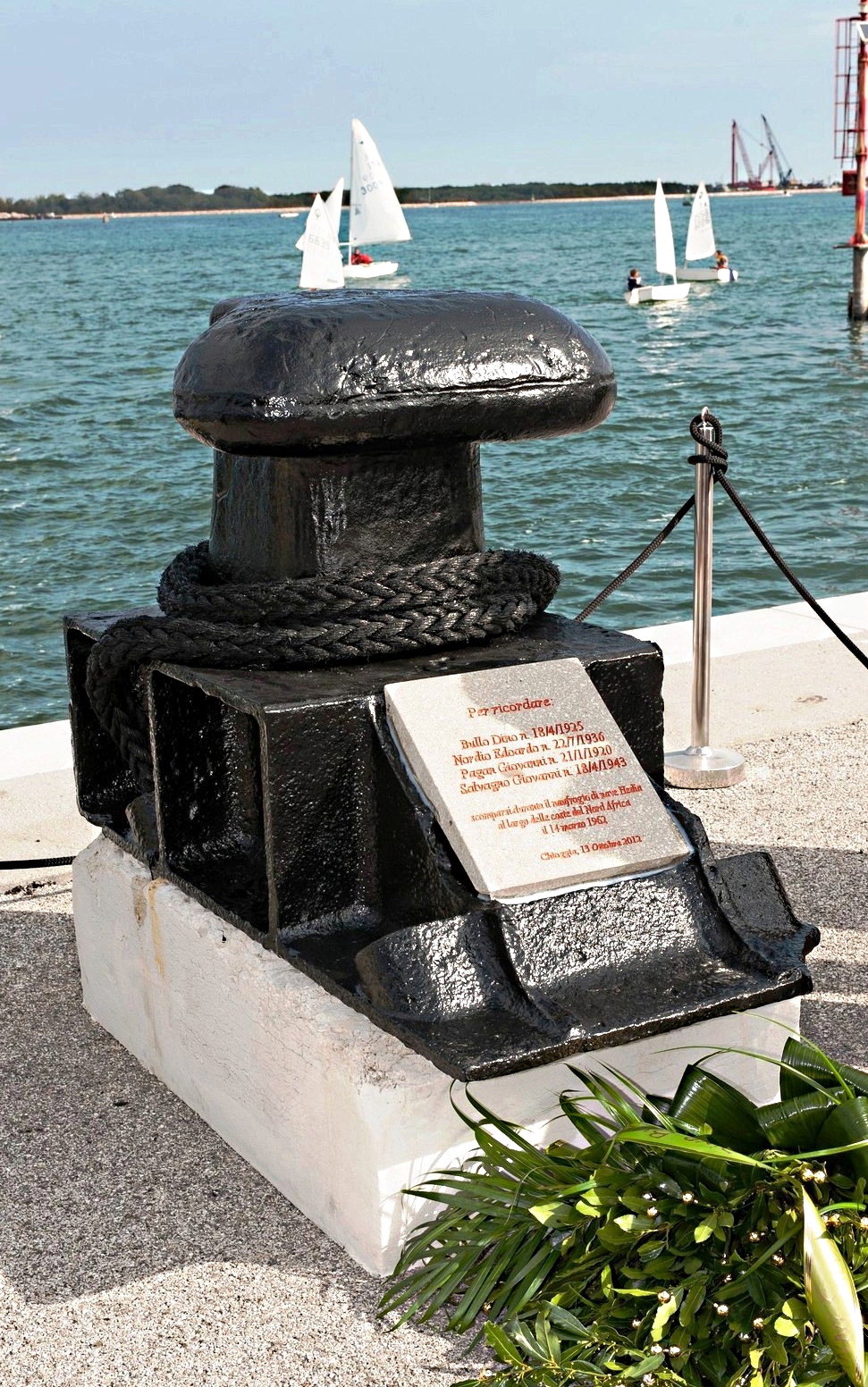 Porto di Chioggia - Monumento ai dispersi chioggiotti della Hedia